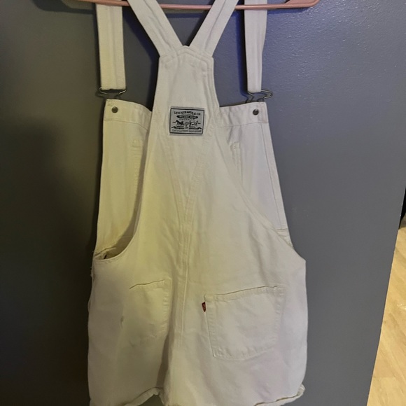 White Levi’s by Free People! M - Picture 3 of 6